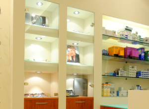 Foto Ottica Manzoli parete occhiali e lenti da contatto